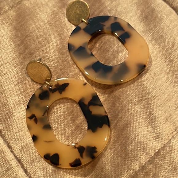 Oval Tortoise Shell Open Hoop Earrings - Picture 6 of 6